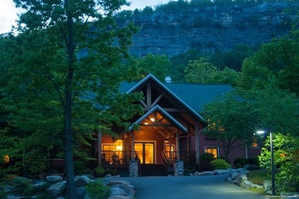 MINNEWASKA LODGE (Lake Minnewaska)
